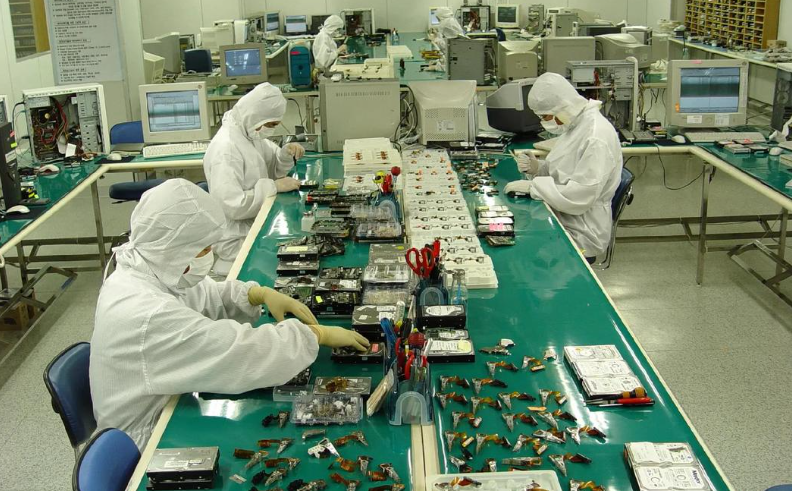 专业维修与开盘恢复(适用场景:硬盘物理损坏/异响/烧毁气味)